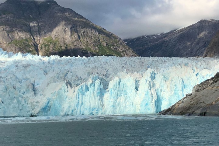 Glaciers near the water