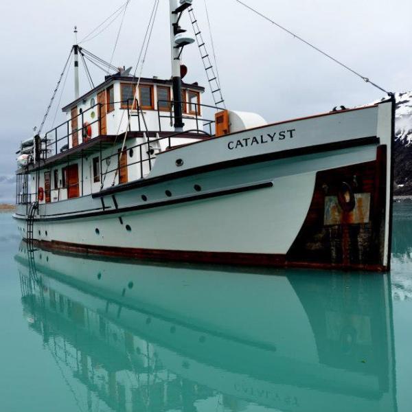 a boat is docked next to a body of water